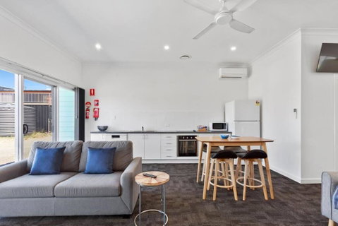 Port Lincoln Shark Apartment 6 - VIC Tourism 1