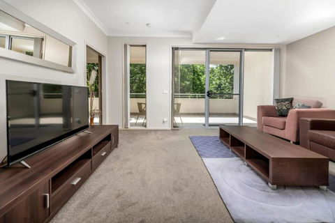 Quiet Apartment In Braddon ACT - VIC Tourism 3