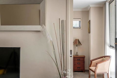 Quiet Apartment In Braddon ACT - VIC Tourism 1