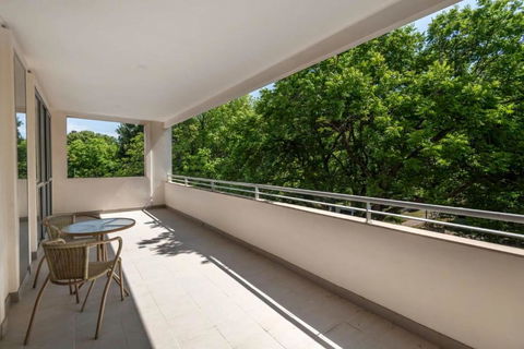 Quiet Apartment In Braddon ACT - VIC Tourism 0