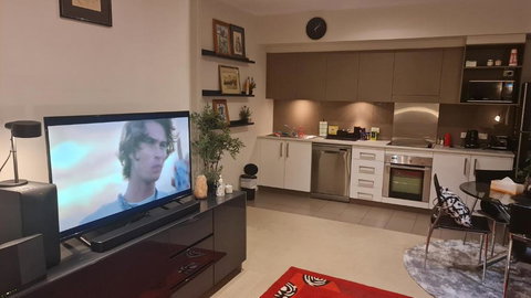 Qure Restaurant And Apartments Canberra Bruce - VIC Tourism 1