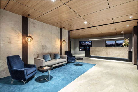 Quality Hotel Lakeside - VIC Tourism 2