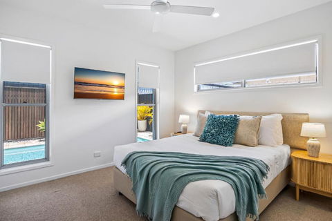 Premium 4-Bed Coastal Escape With BBQ And Pool - VIC Tourism 3