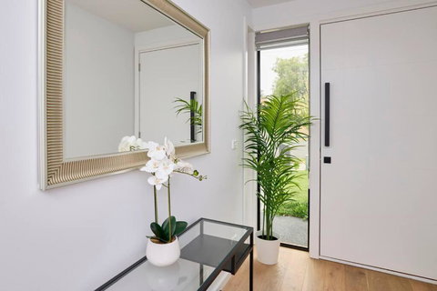 Preston Lux House 5 Bed 5 Bath - VIC Tourism 1