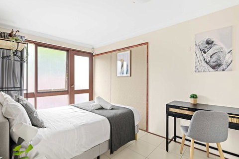 Quaint Double Room - Private Spot At Milperra - Shared Bathroom - VIC Tourism 3