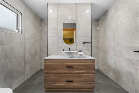 Quaint Garden Oasis With Free Parking - VIC Tourism 3