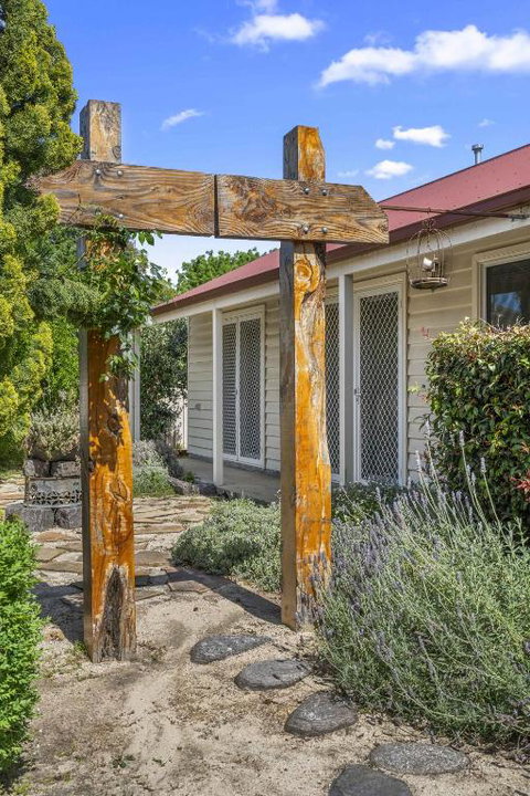 Quaint Garden Oasis With Free Parking - VIC Tourism 2