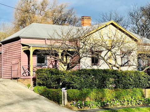 Quarryman Cottage @ 102 - VIC Tourism 0