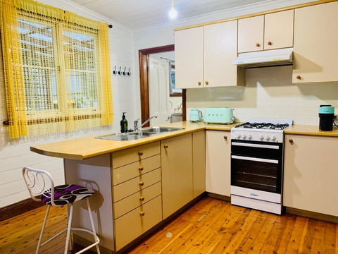Quarryman Cottage @ 102 - VIC Tourism 3