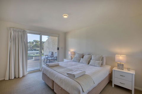 Quarterdeck Apartment - VIC Tourism 2