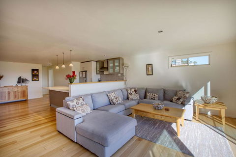 Quarterdeck Apartment - VIC Tourism 1