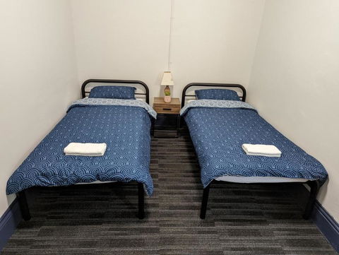 Queen Victoria Hostel - VIC Tourism 3