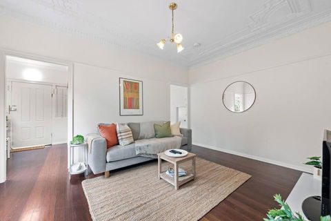 Quiet & Bright Art Deco Apartment By New Farm Park - VIC Tourism 2