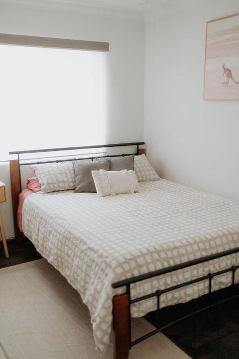 Quiet Corner Sleeps 4, Near Perth & Fremantle - VIC Tourism 3