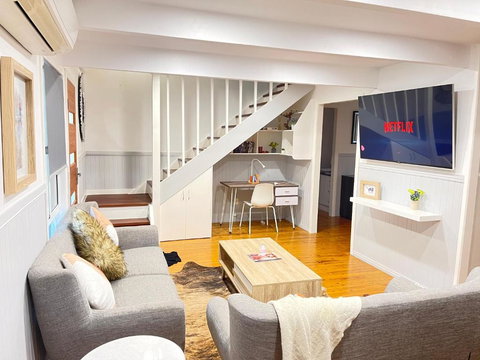 Quiet, Cozy And Calm 3 Bedroom House. - VIC Tourism 0