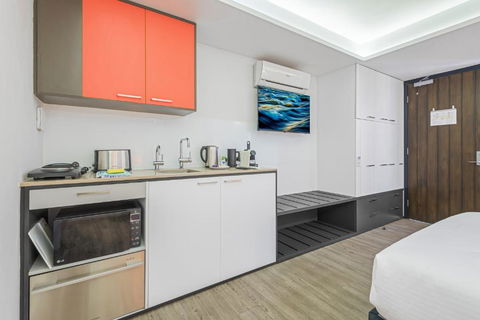 Quirky Studio With Sleek Decor In St Kilda - VIC Tourism 1