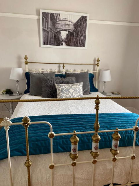 R&R Blue Diamond Luxury Cottage Maryborough, Vic - VIC Tourism 1