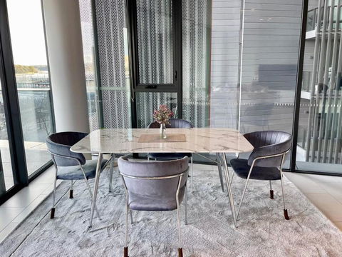 RARE Luxury Waterfront Living - VIC Tourism 3