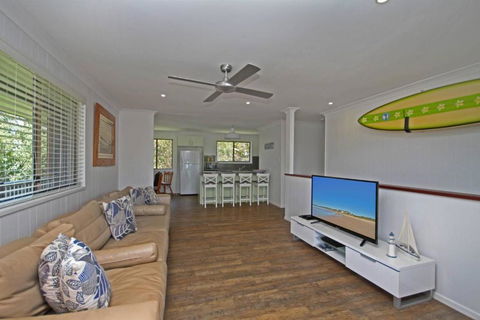 Red Door Beach House - VIC Tourism 3