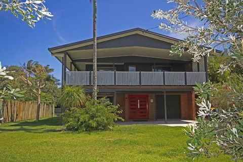 Red Door Beach House - VIC Tourism 0