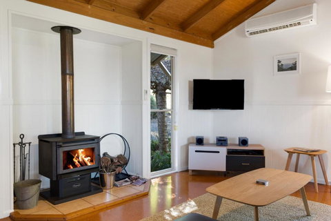 Ravensbourne Escape - Windsong - VIC Tourism 3