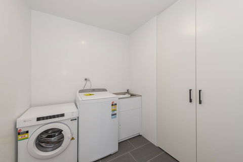 Astra Apartments Newcastle (Broadmeadow) - VIC Tourism 3