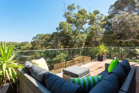 At Agnes Ave: Coastal Views - VIC Tourism 0