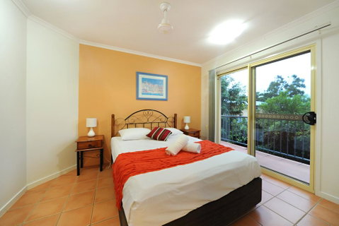 At Beach Court Holiday Villas - VIC Tourism 3