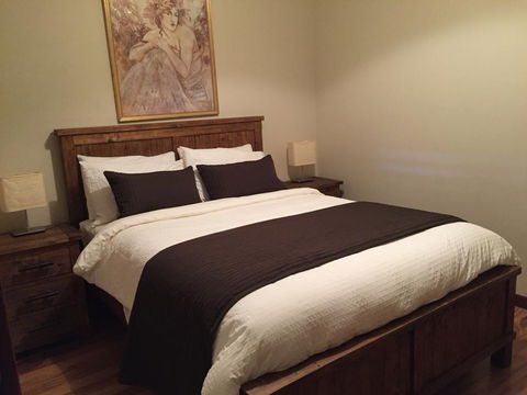 Atina Rocks Country Homestead - VIC Tourism 3