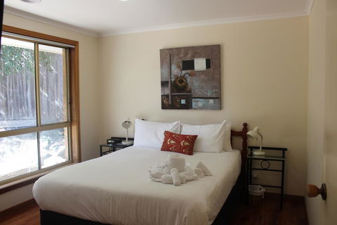 Australian Home Away @ Doncaster Anderson Creek 2 - VIC Tourism 2