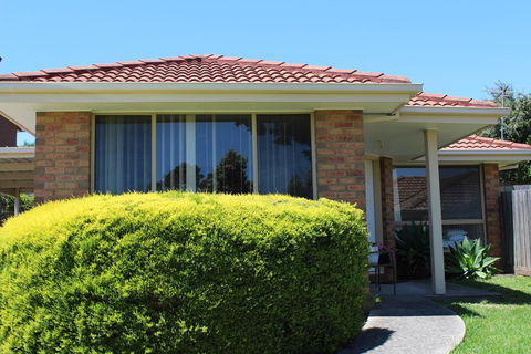 Australian Home Away @ Doncaster Anderson Creek 2 - VIC Tourism 0