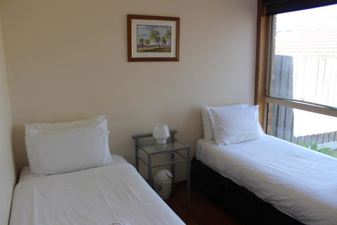 Australian Home Away @ Doncaster Anderson Creek 2 - VIC Tourism 3