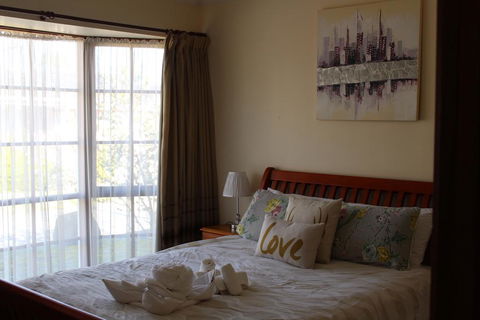 Australian Home Away @ Doncaster Elgar - VIC Tourism 2
