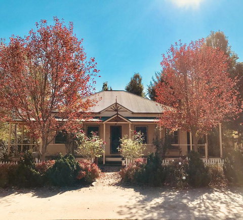 Autumn Beauty - Cottage 3 - VIC Tourism 1