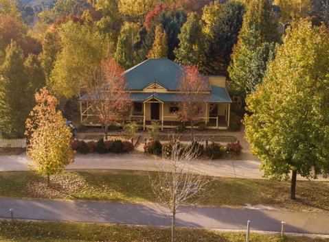 Autumn Beauty - Cottage 3 - VIC Tourism 0