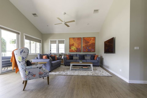 Autumn Home - Our Place At Bright - VIC Tourism 2