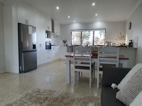 Aveley Equestrian Cottage - VIC Tourism 0