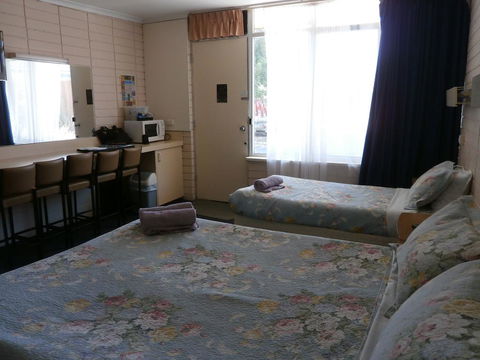 Avenue Motel - VIC Tourism 3