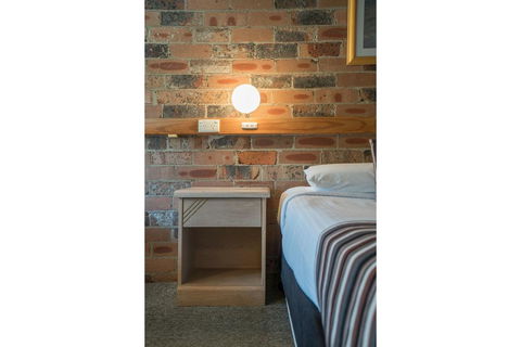 Avoca Beach Hotel - VIC Tourism 1