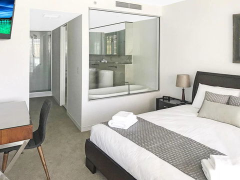 Awesome Ocean Views Broadbeach WiFi, Netflix, Wine - VIC Tourism 2