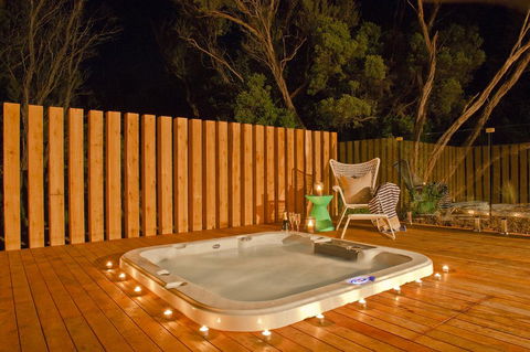 Azure Beach Retreat - Spa Luxury - VIC Tourism 0