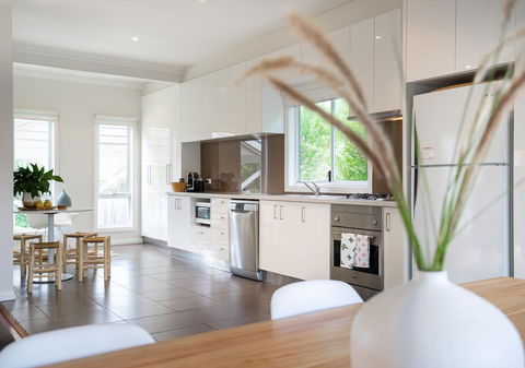 Azure Beach Retreat - Spa Luxury - VIC Tourism 1