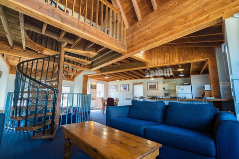Banjo's Chalet, Alpine-getaways - VIC Tourism 1