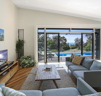 Barefoot Bungalow - Castaways Beach - VIC Tourism