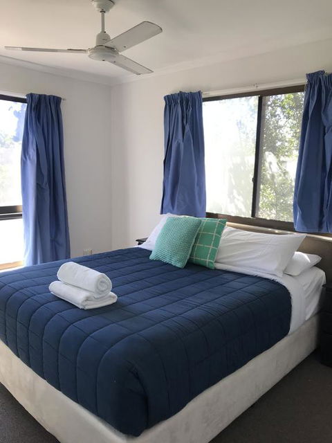 Bargara Beach Motor Inn - VIC Tourism 1