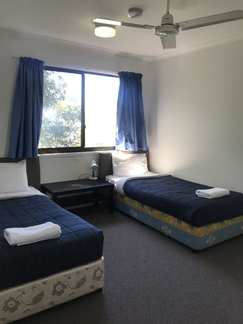 Bargara Beach Motor Inn - VIC Tourism 2
