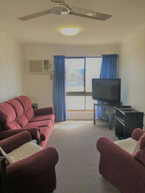 Bargara Beach Motor Inn - VIC Tourism 3