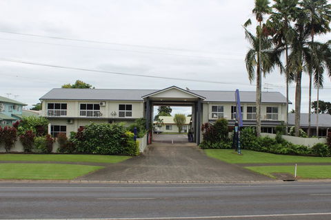 Barrier Reef Motel Innisfail - VIC Tourism 1