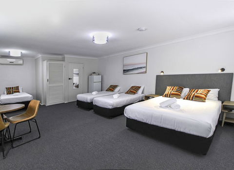Batemans Bay Hotel - VIC Tourism 2
