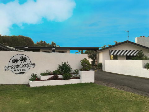 Batemans Bay Hotel - VIC Tourism 0